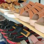 10 Cara Merintis Usaha Toko Sandal yang Baru